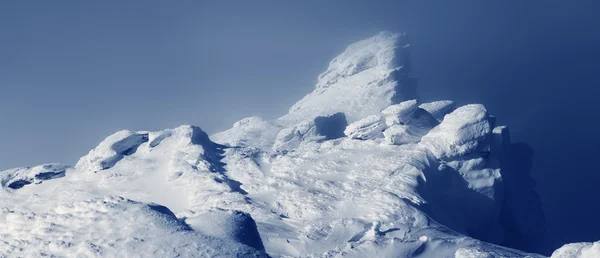 冬の峰のパノラマ — ストック写真