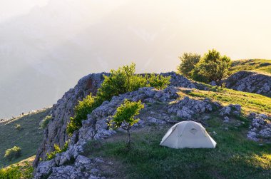 Baharda doğada kamp 