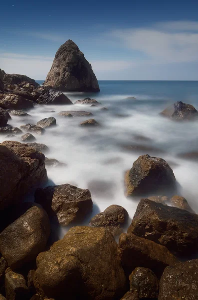 Månljus natt på havet — Stockfoto