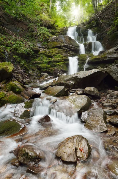 Vattenfall i berg — Stockfoto