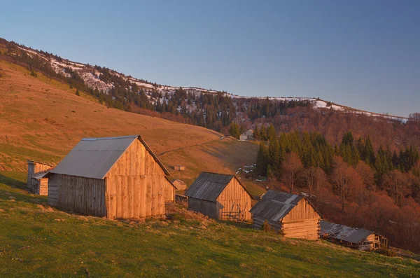 Dağda çoban Köyü — Stok fotoğraf