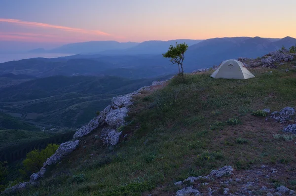 Camping in the mountains — Stock Photo, Image