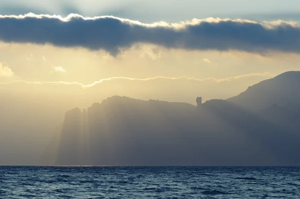 Sonnenstrahlen über dem Meer — Stockfoto