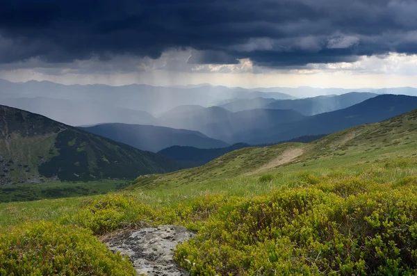 Tempestade nas montanhas — Fotografia de Stock