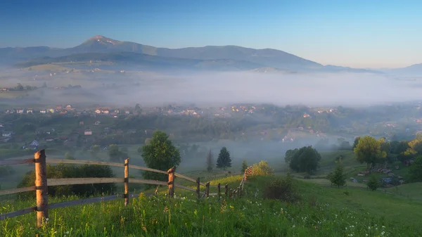 Morning landscape with mountain village — Stock Photo, Image