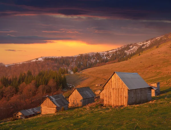 Village de bergers dans les montagnes — Photo