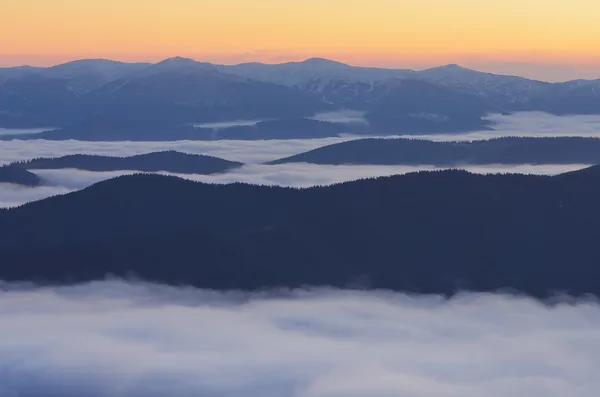 Kabut di pegunungan — Stok Foto