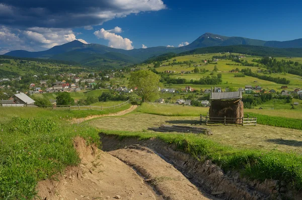 Дорога в горах — стоковое фото