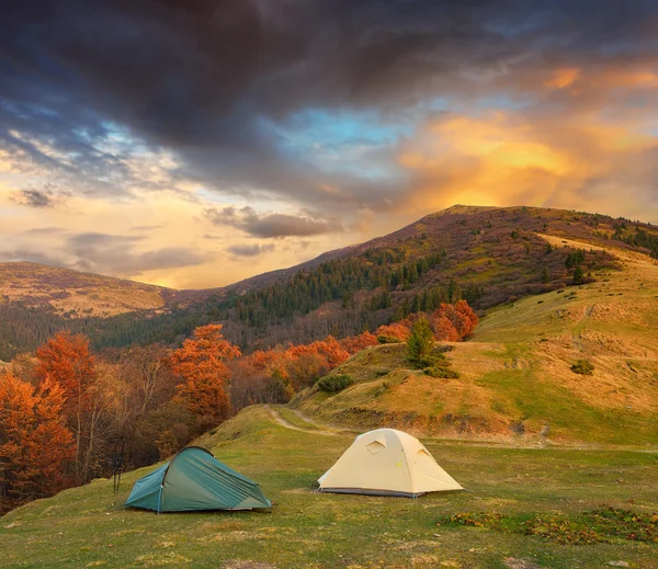 Tent in the mountains — Stock Photo, Image