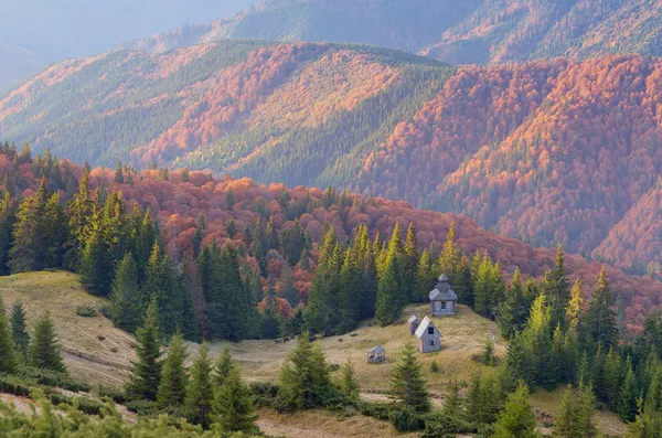 Wooden church in the mountains — Stock Photo, Image