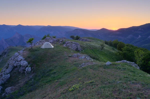 Gün batımında kampa — Stok fotoğraf