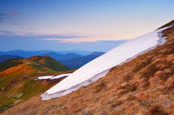 Printemps dans les montagnes — Photo