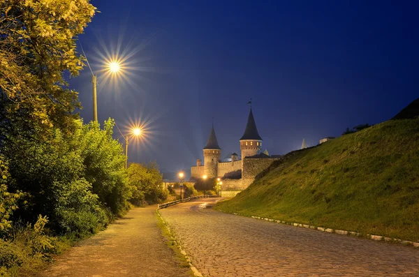 Éjszaka a régi város, vár — Stock Fotó
