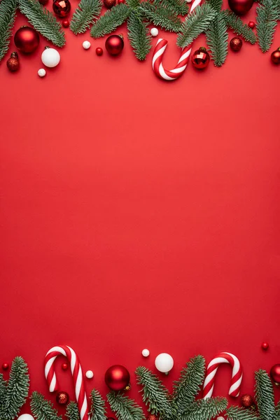 Καλά Χριστούγεννα Πρωτοχρονιά Διακόσμηση Κόκκινο Φόντο Σχεδιασμός Διακοπών Χώρο Για — Φωτογραφία Αρχείου