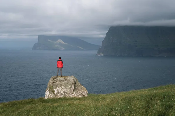 Kallur Deniz Feneri Yürüyüşü Kalsoy Faroe Adaları — Stok fotoğraf