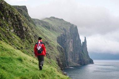 Vagar, Faroe Adaları 'ndaki Trollkonufingur veya Cadıların Parmak İzi
