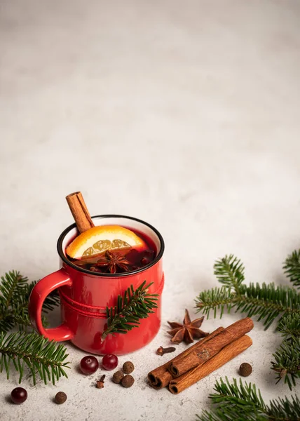 Copo Vinho Quente Mesa Branca Espaço Cópia — Fotografia de Stock