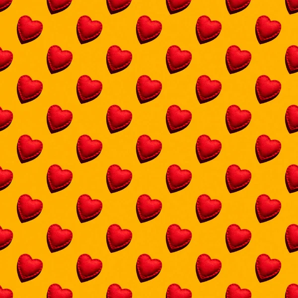 Абстрактний Фон Безшовним Візерунком Червоних Сердець Жовтому Тлі День Святого — стокове фото