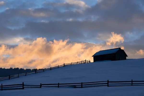 Rural View Barn Snowy Hill Beautiful Sunset — Stockfoto