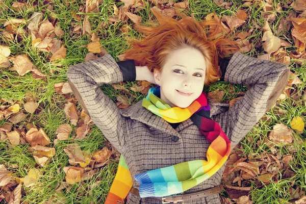 Portrait of red-haired girl in the autumn park. — Stock Photo, Image