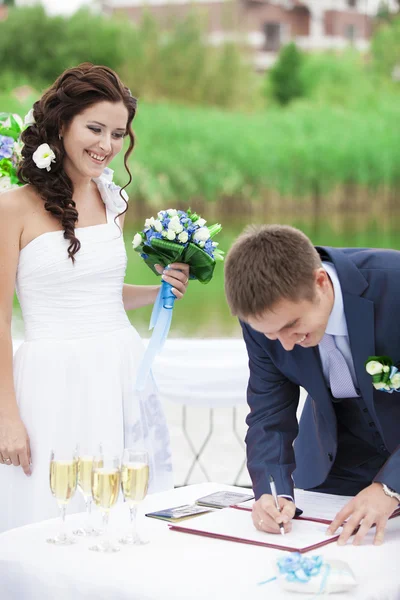 Beautiful wedding couple — Stock Photo, Image