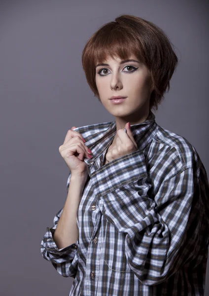 Stijl meisje in shirt in studio. — Stockfoto