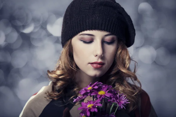Style girl with flowers and bokeh at background. — Stock Photo, Image