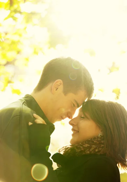 Beautiful couple at autumn park. — Stock Photo, Image