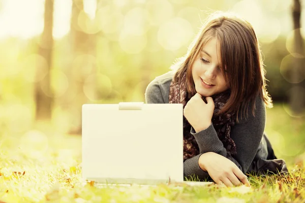 Beauty girl with laptop outdoors — Stock Photo, Image