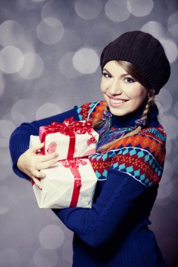 hediyeler ile güzel kız.