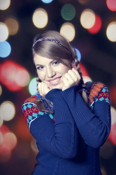 Krásná dívka ve svetru. — Stock fotografie