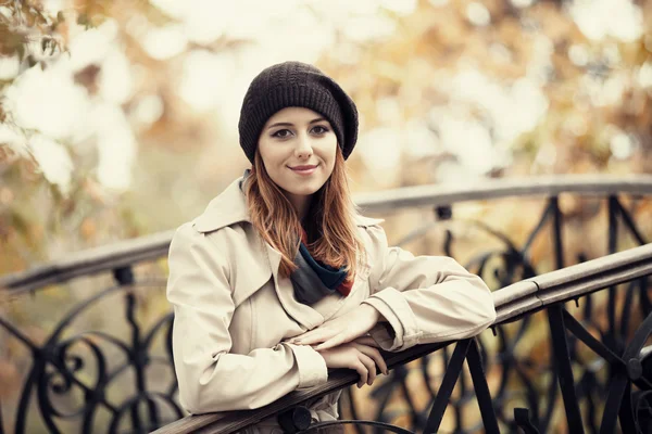 Estilo menina ruiva ao ar livre — Fotografia de Stock