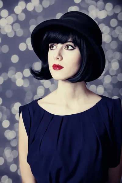 Porträtt av en vacker flicka i hatt. — Stockfoto