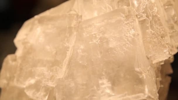 Большой соляной кристалл — стоковое видео