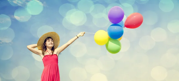 Brünettes Mädchen mit bunten Luftballons — Stockfoto