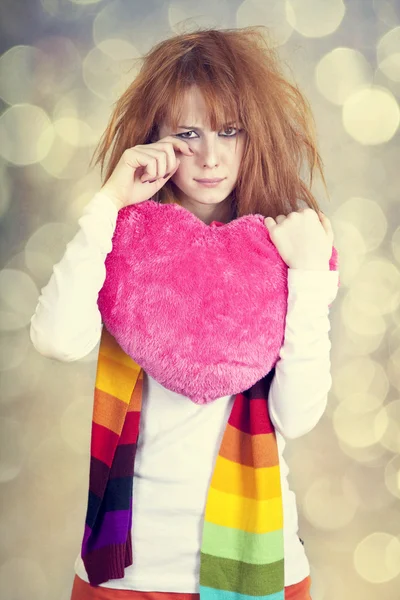 Muchacha triste con corazón. Día de San Valentín — Foto de Stock