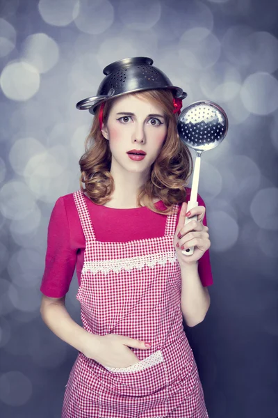 Femme au foyer rousse avec poche à soupe — Photo