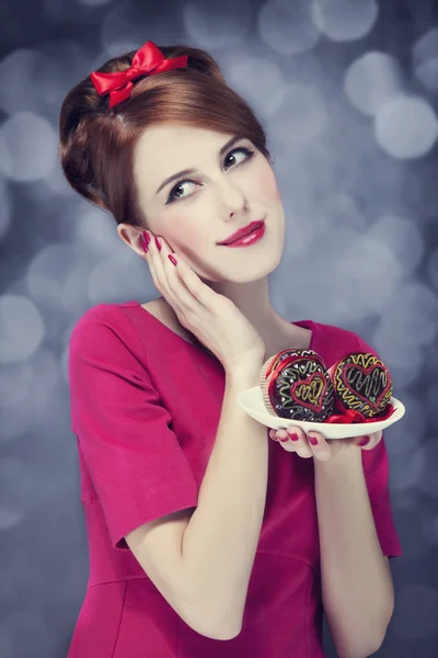 Redhead girl with cake for St. Valentine Day. — Stock Photo, Image