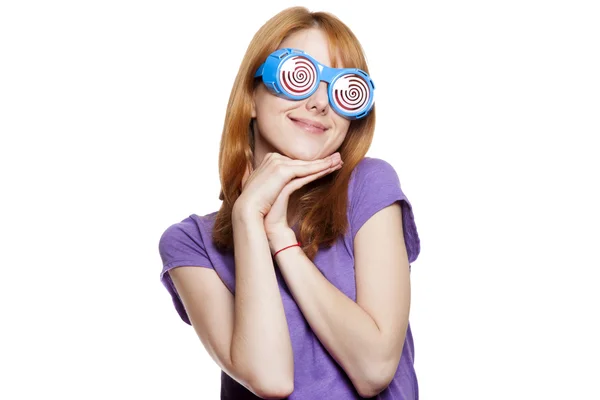 Kızıl saçlı kız komik gözlük — Stok fotoğraf