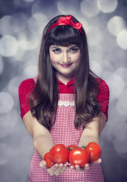 Brunette housewife wtih tomatos — Stock Photo, Image