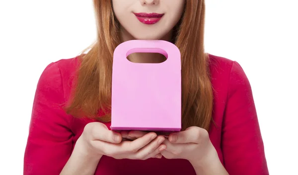 Vrouwen in rode jurk met weinig boodschappentas — Stockfoto