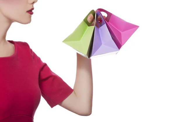 Mujeres en vestido rojo con pequeñas bolsas de compras —  Fotos de Stock