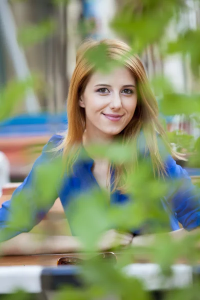 Style redhead girl sitting on the bench in the cafe — Stock Photo, Image