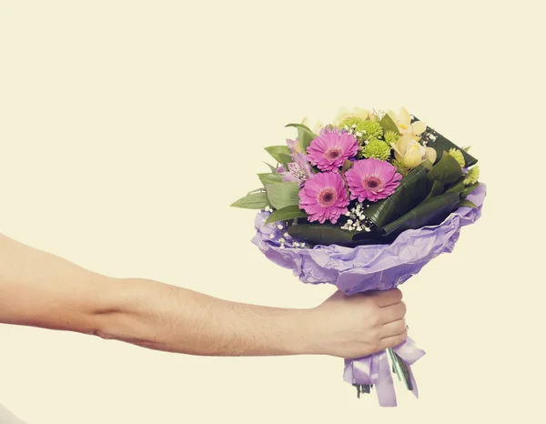 Mão com flores isoladas em branco — Fotografia de Stock