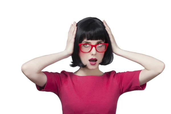 Menina em óculos vermelhos no fundo branco . — Fotografia de Stock