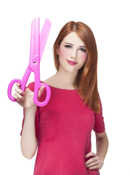 Rusovláska dívka s velkými nůžkami — Stock fotografie