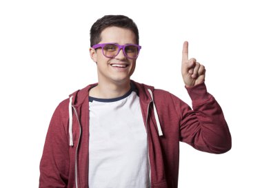 Beyaz arka plan, gülümseyen erkek hipster öğrenci