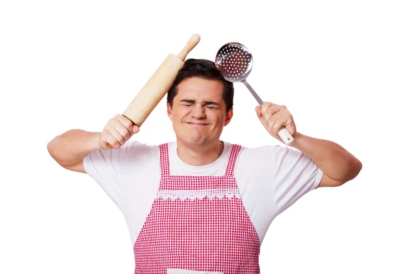 Cottura uomo con utensili da cucina su sfondo bianco — Foto Stock