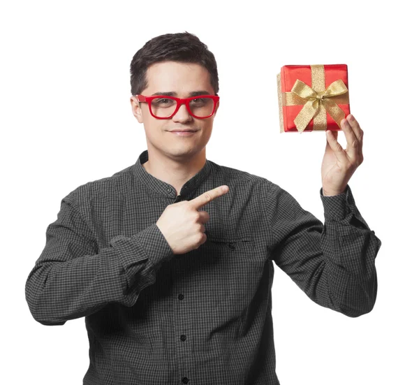 Ein Mann mit Geschenkschachtel auf weißem Hintergrund. — Stockfoto