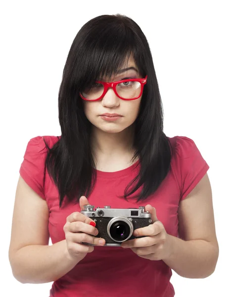 Adolescente en rouge avec caméra sur fond blanc . — Photo